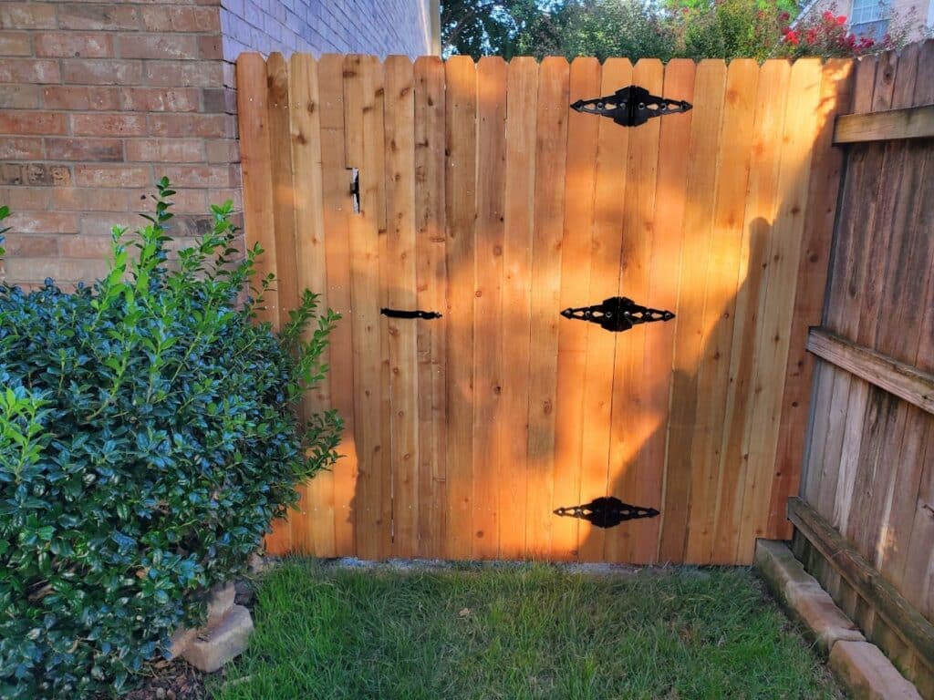 Wood fence gates in Oakmont Ct, Mansfield, TX